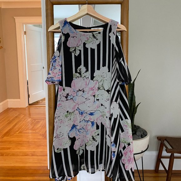 COPY - Floral Cold Shoulder Dress - Picture 2 of 8